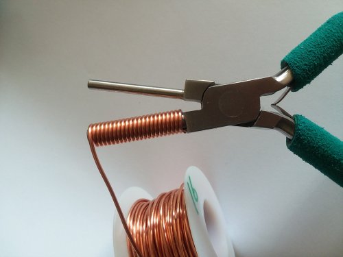 Jennifer VanBenschoten's Making Jump Rings - , Findings & Components, Toggles & Clasps, Earwire & Headpin, Coiling, Coiling Wire, Wire Coiling, Cutting, Cutting Tool, Cutters, Use your flush cutters to nip off